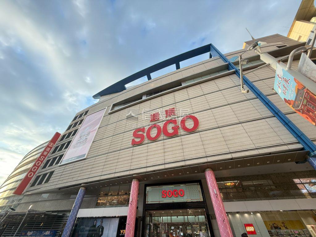 近巨城商業大空間好曝光房屋室內格局與周邊環境