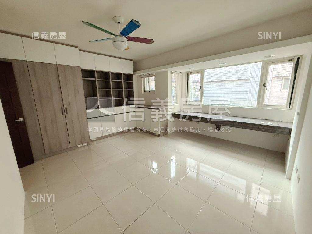 皇昱綠尊透天室內停車房屋室內格局與周邊環境