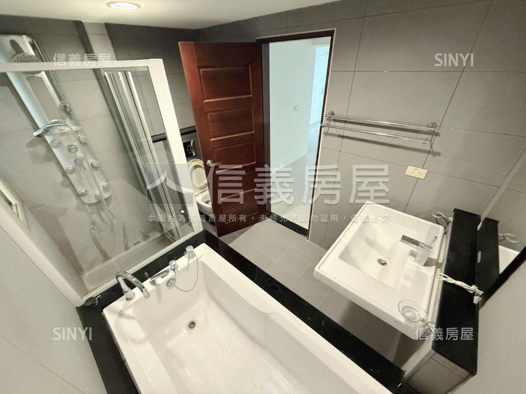 皇昱綠尊透天室內停車房屋室內格局與周邊環境