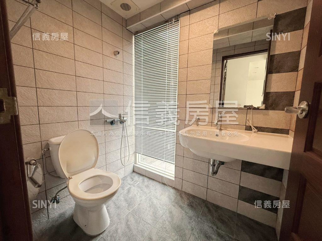 皇昱綠尊透天室內停車房屋室內格局與周邊環境