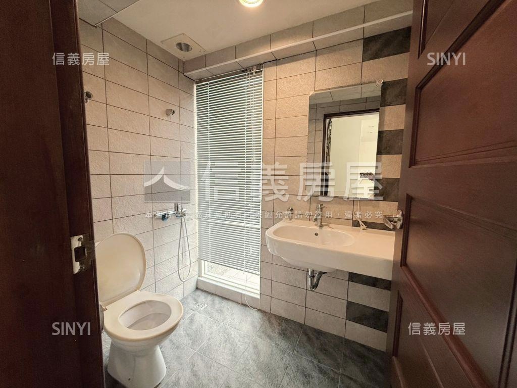 皇昱綠尊透天室內停車房屋室內格局與周邊環境