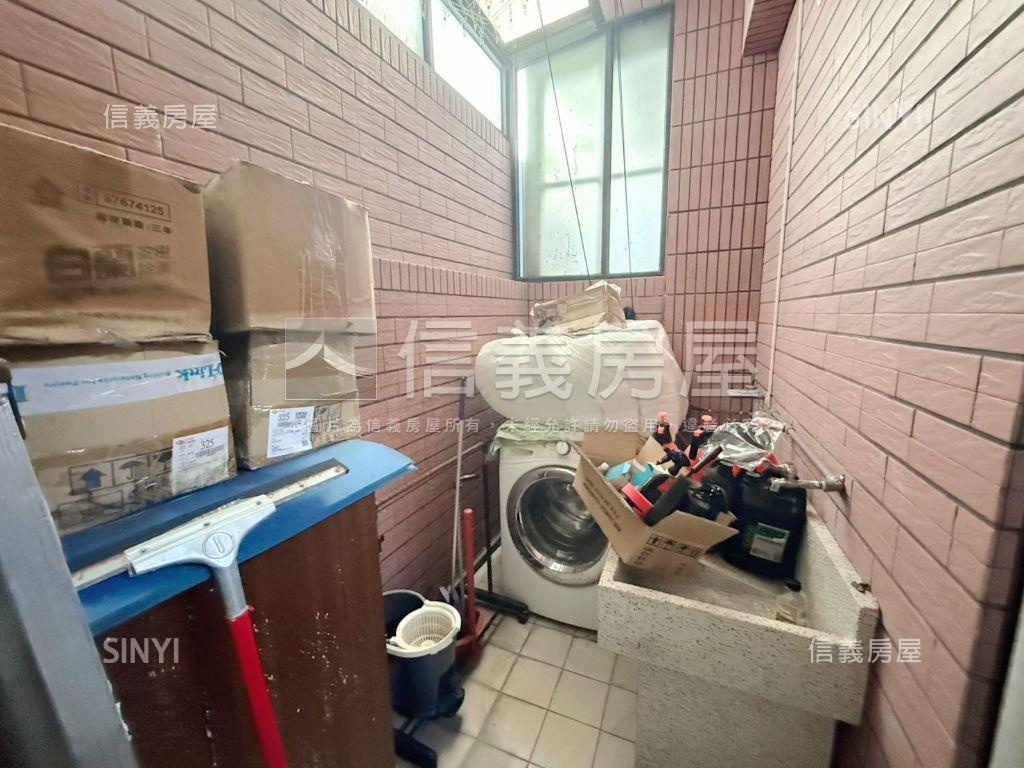 皇昱綠尊透天室內停車房屋室內格局與周邊環境