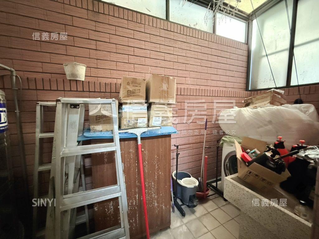 皇昱綠尊透天室內停車房屋室內格局與周邊環境