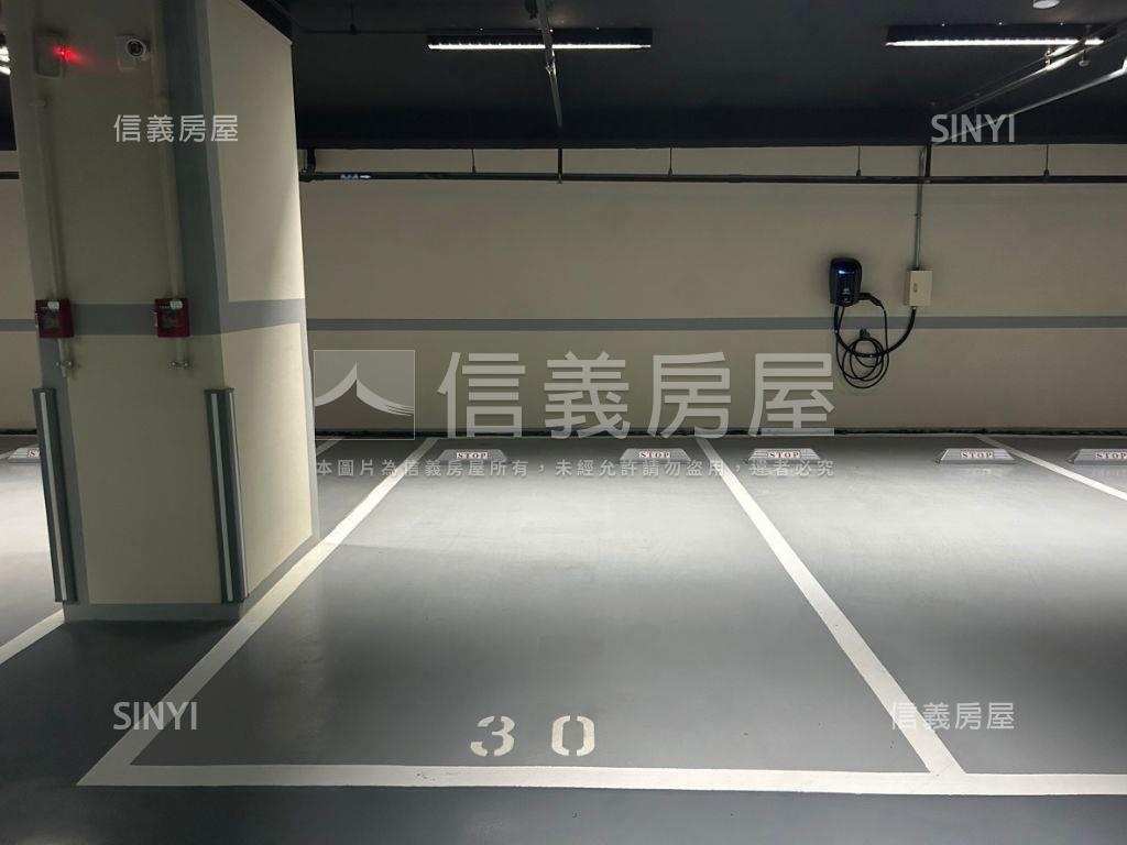 專任心居三房車位房屋室內格局與周邊環境
