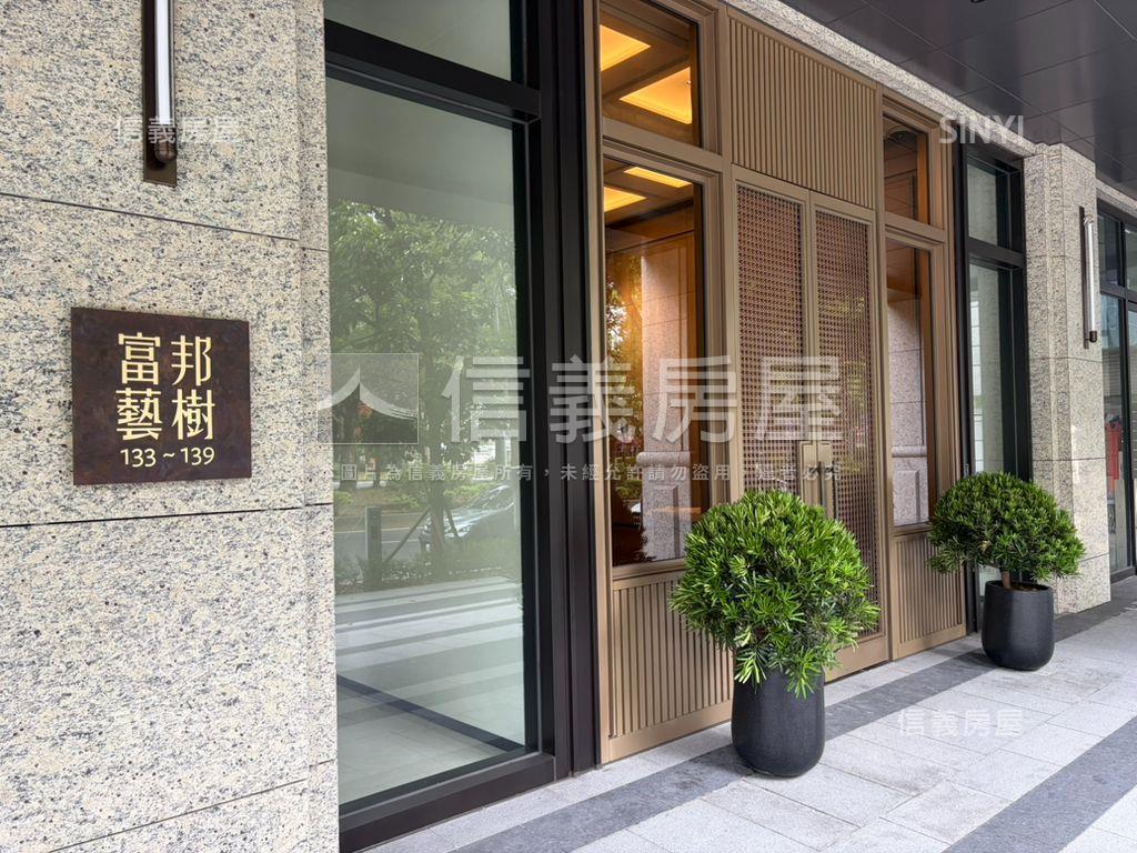 富邦藝樹１０１天際線景觀房屋室內格局與周邊環境