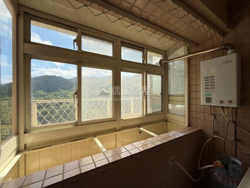 碧瑤尊爵坐擁山景綠茵房屋室內格局與周邊環境