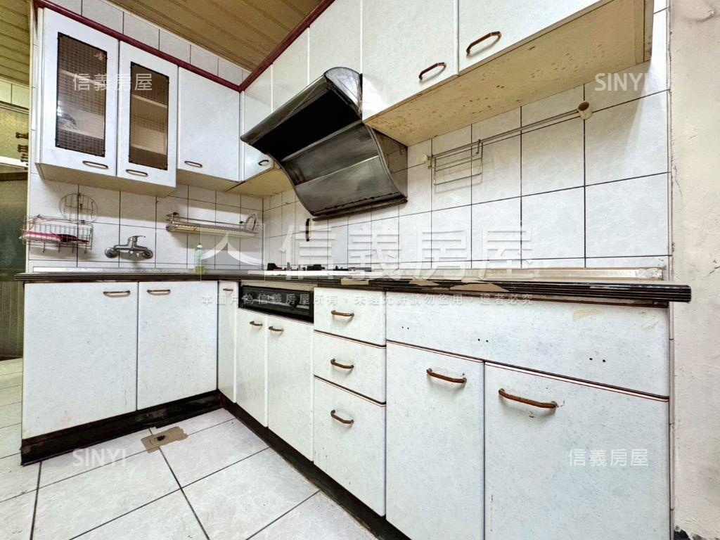 北區國泰街八米活路透天房屋室內格局與周邊環境