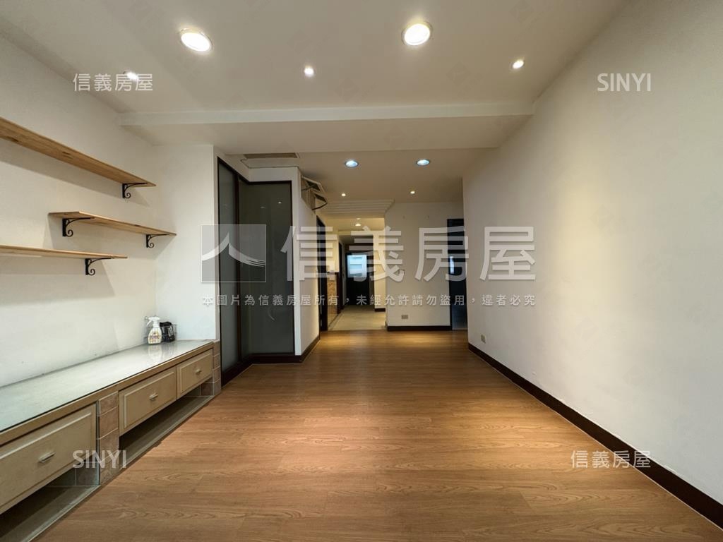 中山北路六段四房一樓房屋室內格局與周邊環境