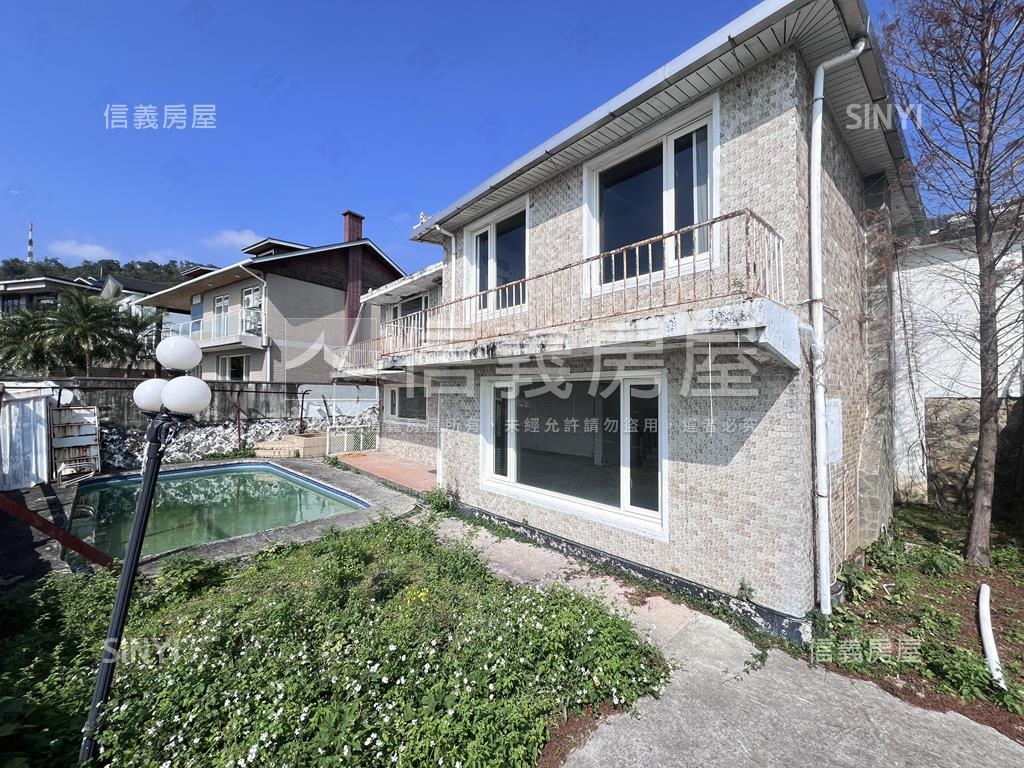 山景泳池威靈頓房屋室內格局與周邊環境