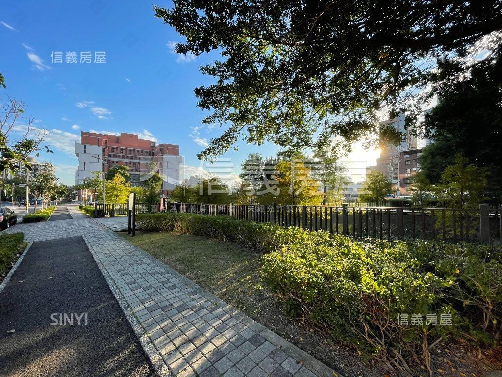 山景泳池威靈頓房屋室內格局與周邊環境