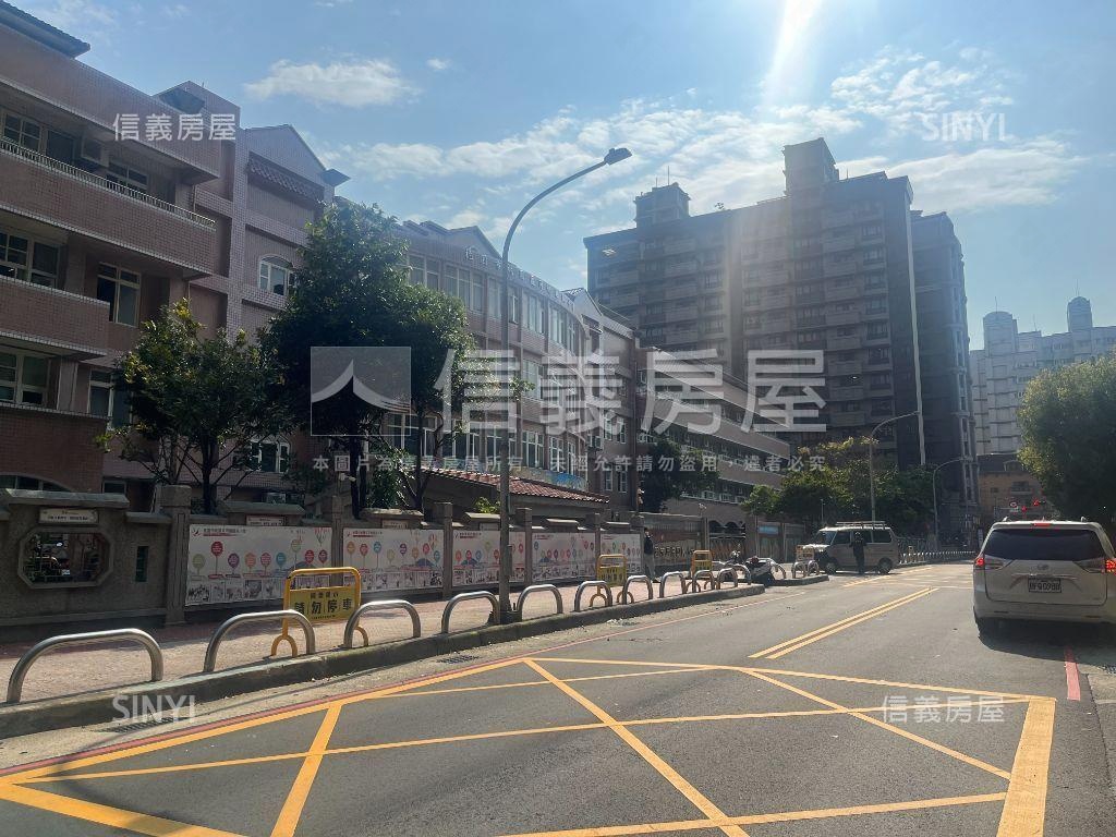 藝文稀有福利國收租套房房屋室內格局與周邊環境