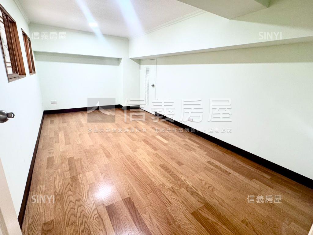 小巨人·次頂樓景觀美宅房屋室內格局與周邊環境