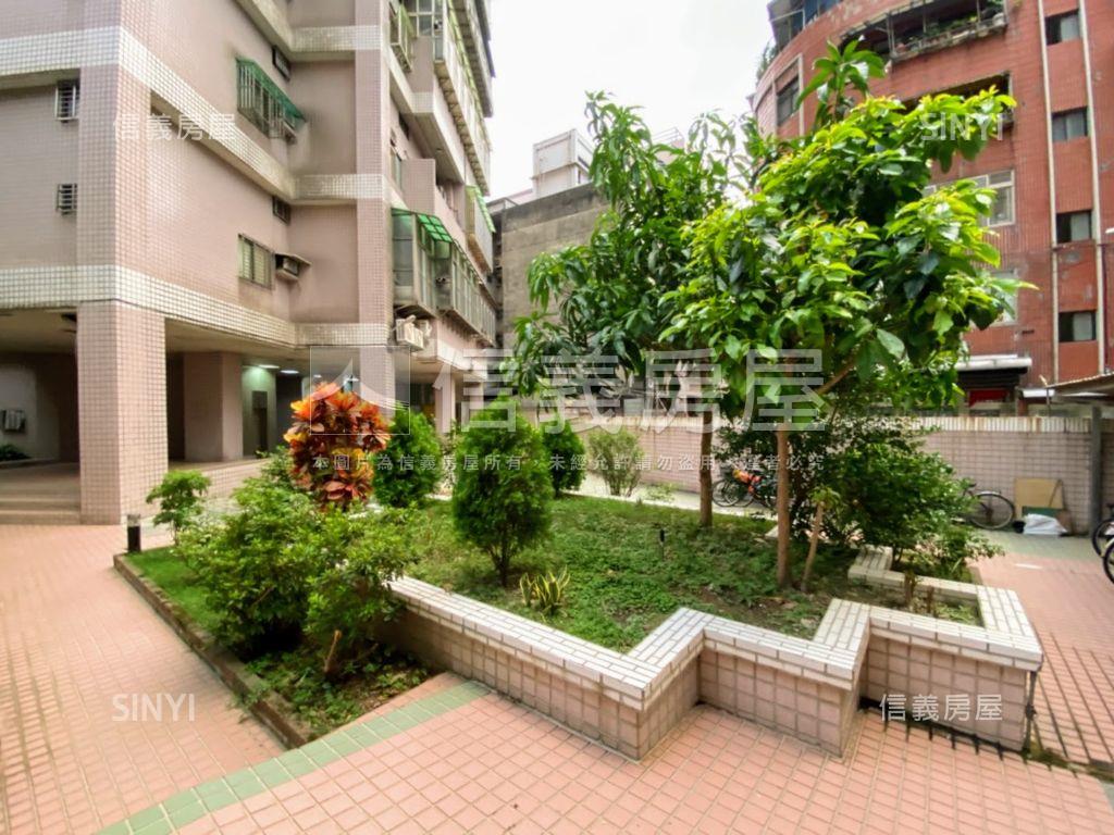 小巨人·次頂樓景觀美宅房屋室內格局與周邊環境