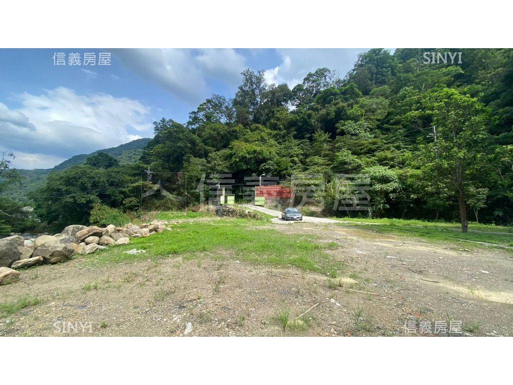 山水景觀無人住過的別墅房屋室內格局與周邊環境