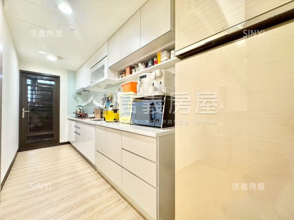 景森裝潢美兩房車位房屋室內格局與周邊環境