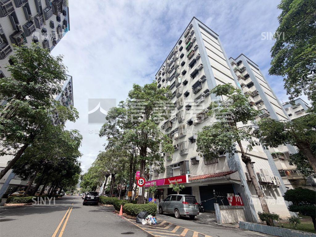 亞灣正勤面寬三店面房屋室內格局與周邊環境