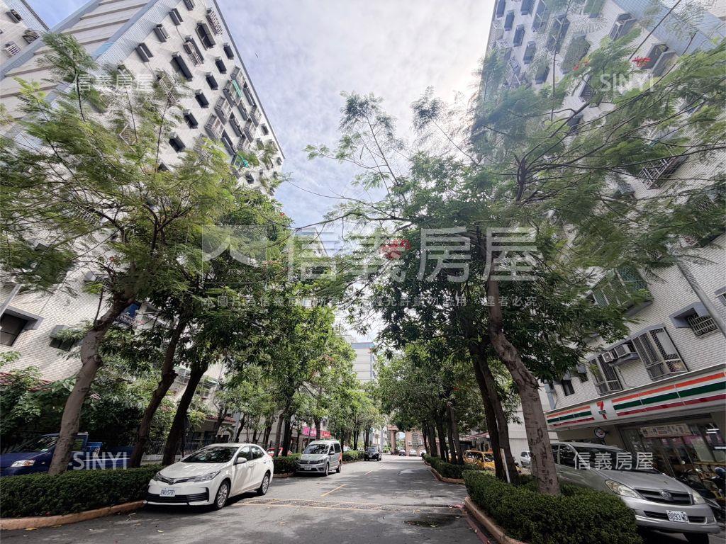 亞灣正勤面寬三店面房屋室內格局與周邊環境