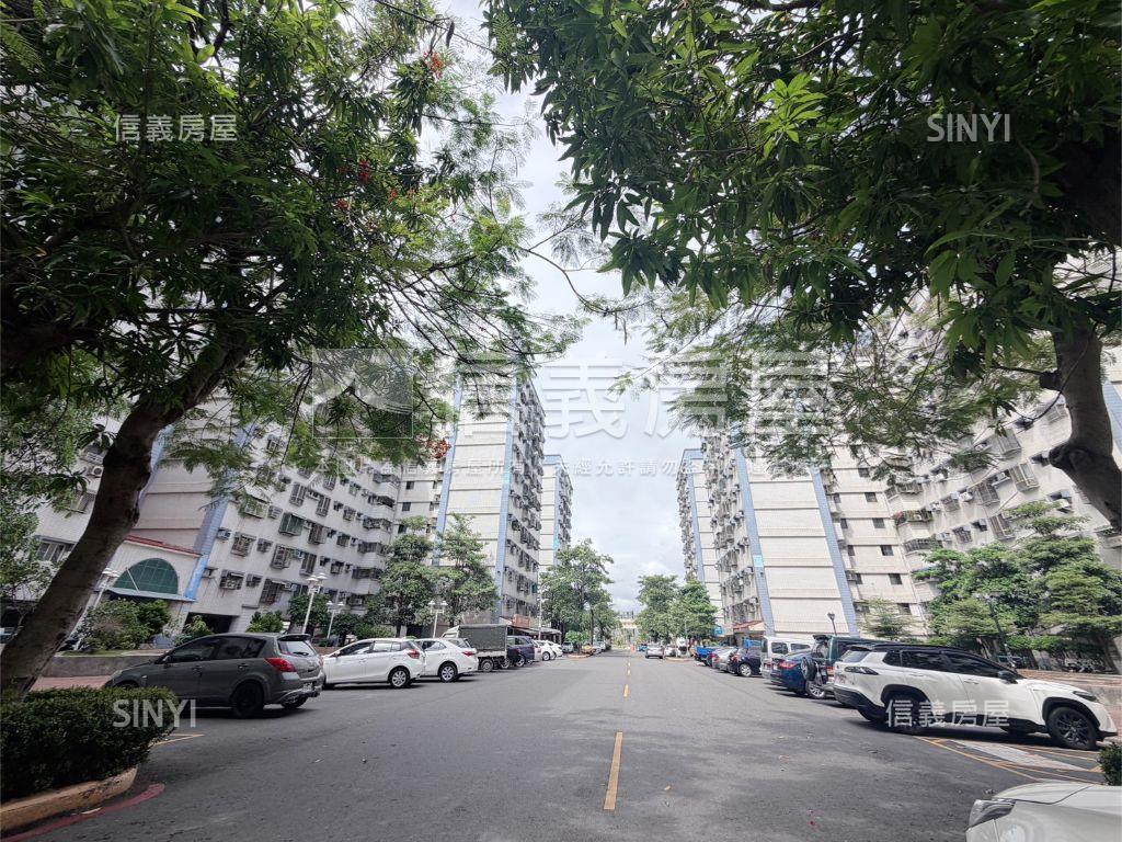 亞灣正勤面寬三店面房屋室內格局與周邊環境
