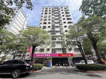 亞灣正勤面寬三店面