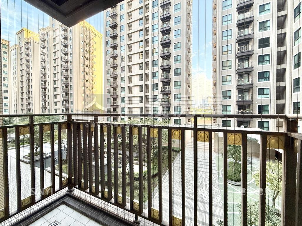 朝南前後陽台三房車位房屋室內格局與周邊環境