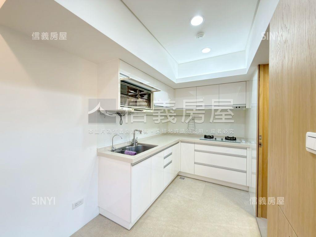 秀峰庭暖木無印大兩房車位房屋室內格局與周邊環境