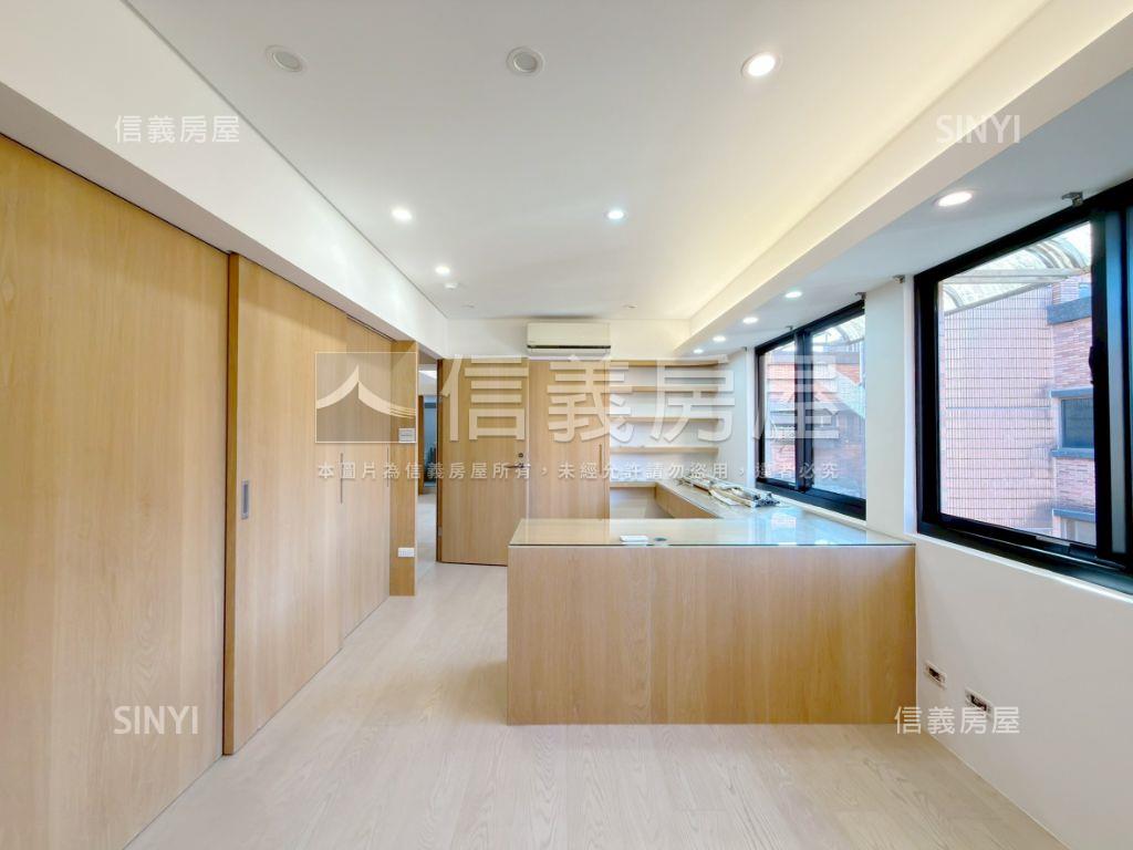 秀峰庭暖木無印大兩房車位房屋室內格局與周邊環境