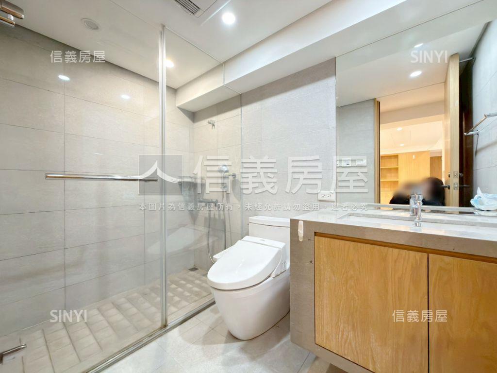 秀峰庭暖木無印大兩房車位房屋室內格局與周邊環境