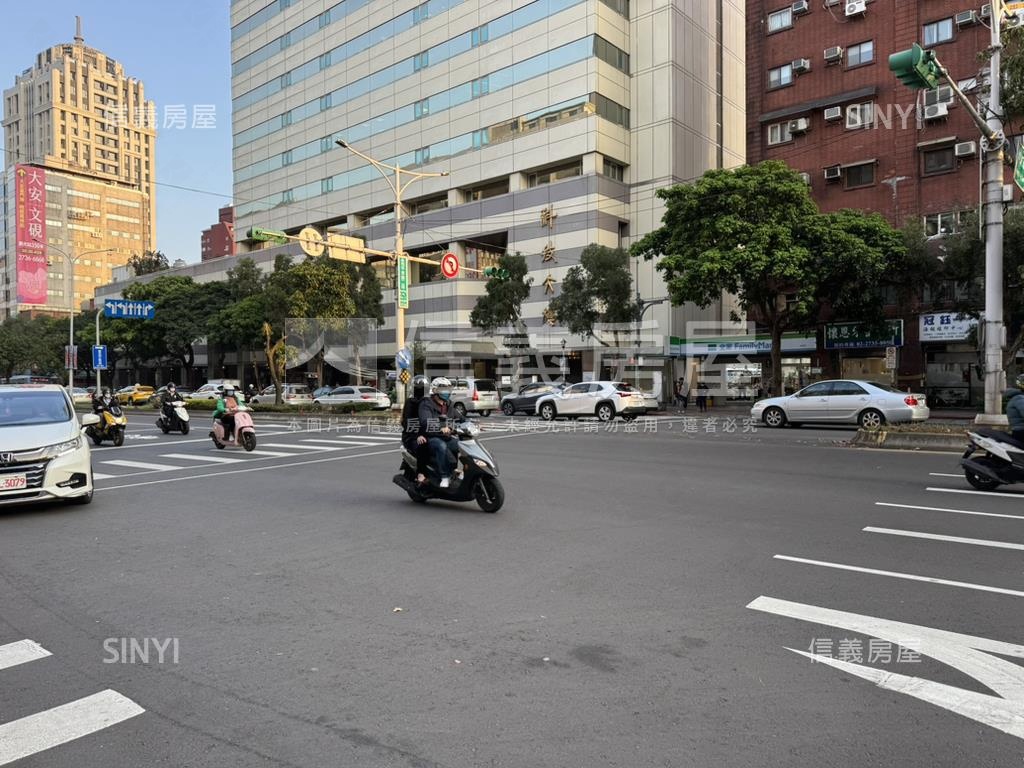 商二連鎖捷運店面房屋室內格局與周邊環境