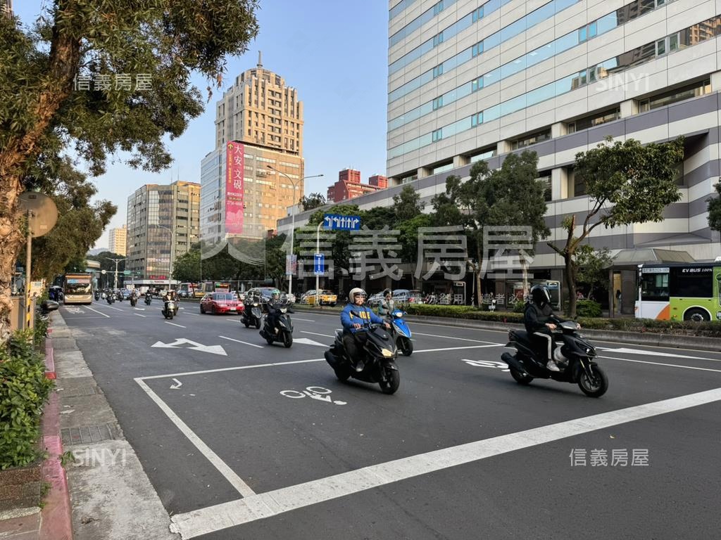 商二連鎖捷運店面房屋室內格局與周邊環境