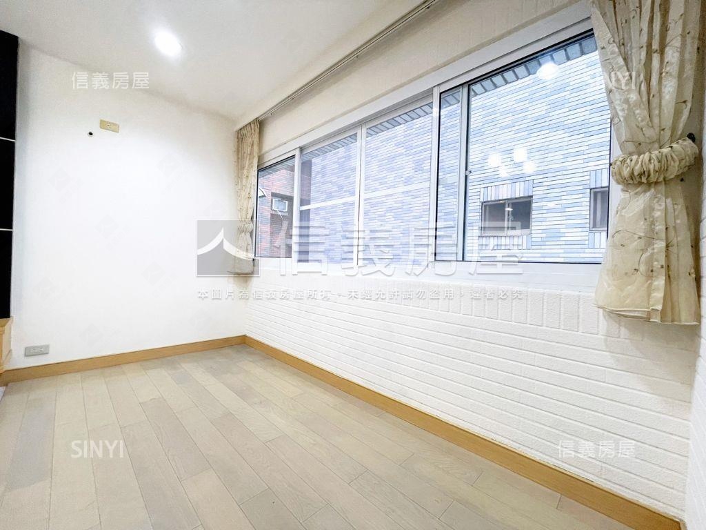 近高鐵高樓裝潢三房車位房屋室內格局與周邊環境