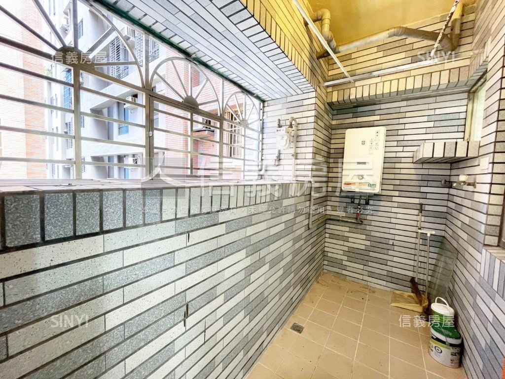 近高鐵高樓裝潢三房車位房屋室內格局與周邊環境