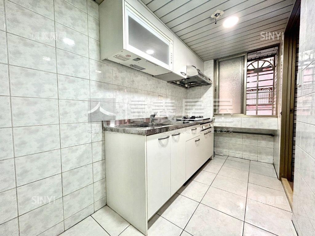 近高鐵高樓裝潢三房車位房屋室內格局與周邊環境