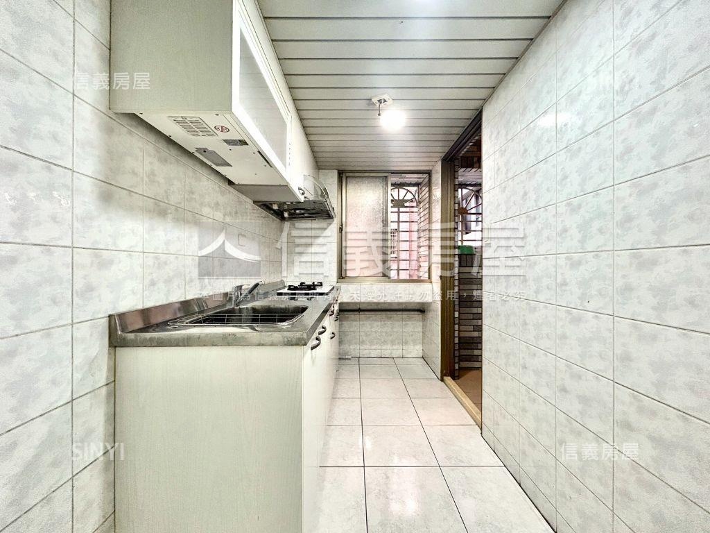 近高鐵高樓裝潢三房車位房屋室內格局與周邊環境