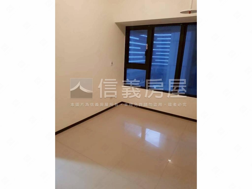 海洋都心精裝三房車位房屋室內格局與周邊環境