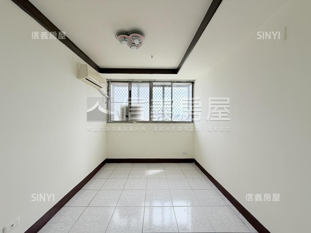 市中心採光三房稀有平車房屋室內格局與周邊環境