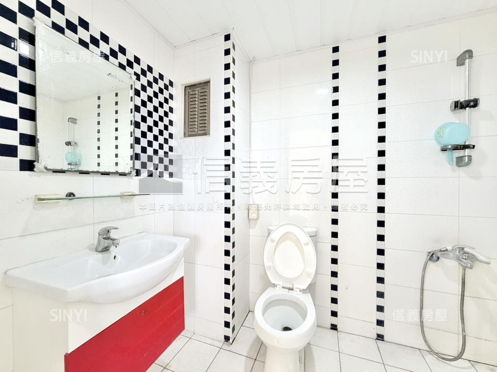 市中心採光三房稀有平車房屋室內格局與周邊環境