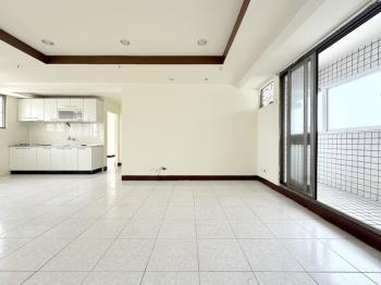 市中心採光三房稀有平車