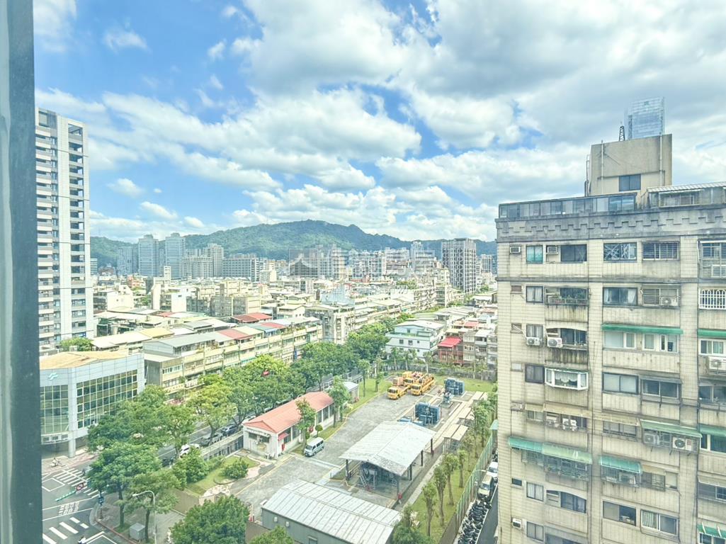 時尚精美兩房＋車位房屋室內格局與周邊環境
