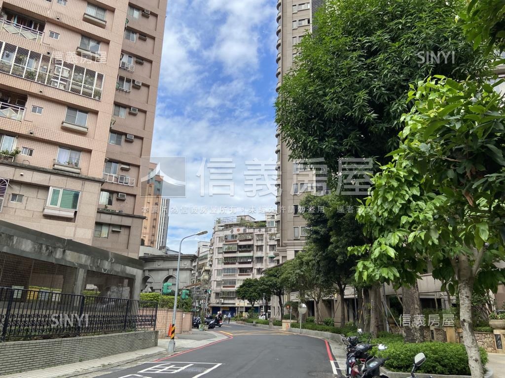 四號公園電梯大三房房屋室內格局與周邊環境