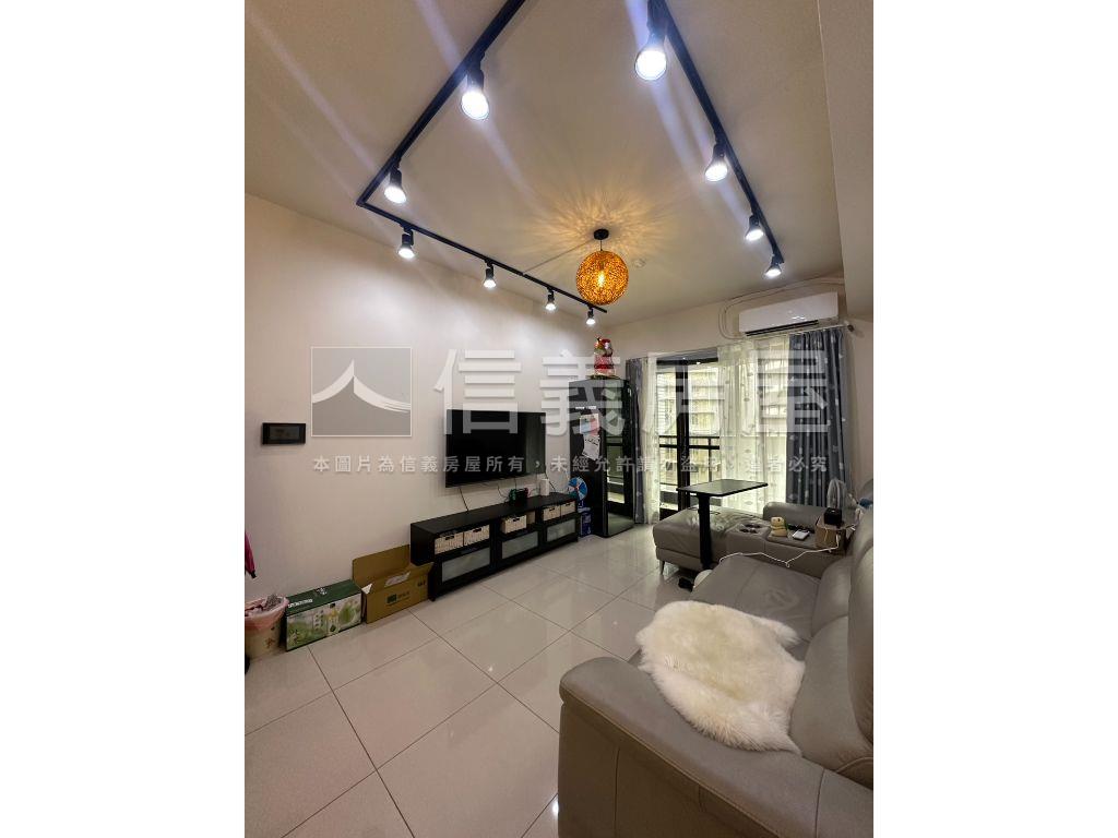 青埔誠佳品學精美三房車位房屋室內格局與周邊環境