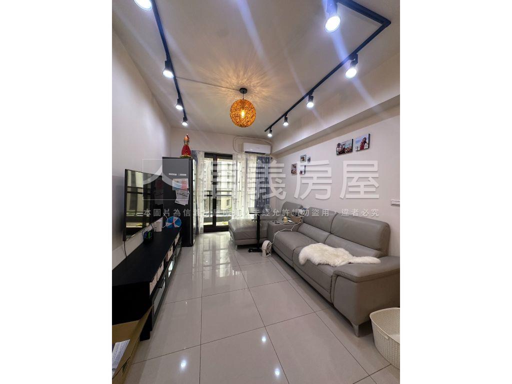 青埔誠佳品學精美三房車位房屋室內格局與周邊環境