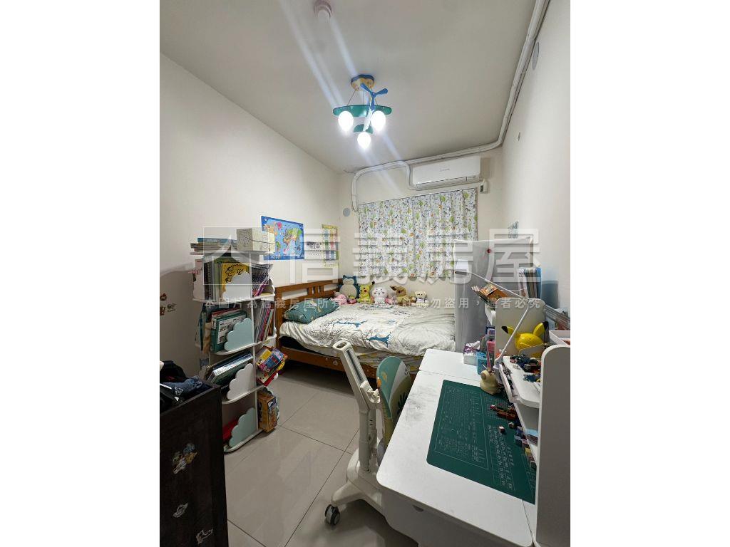 青埔誠佳品學精美三房車位房屋室內格局與周邊環境