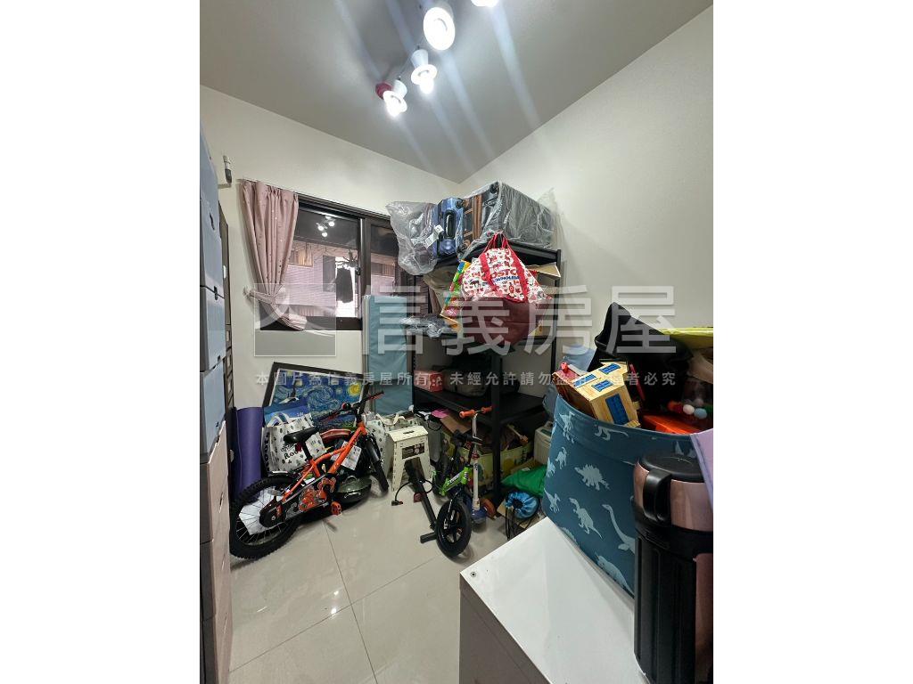 青埔誠佳品學精美三房車位房屋室內格局與周邊環境