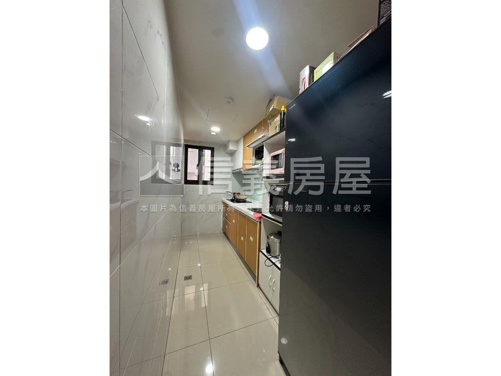 青埔誠佳品學精美三房車位房屋室內格局與周邊環境