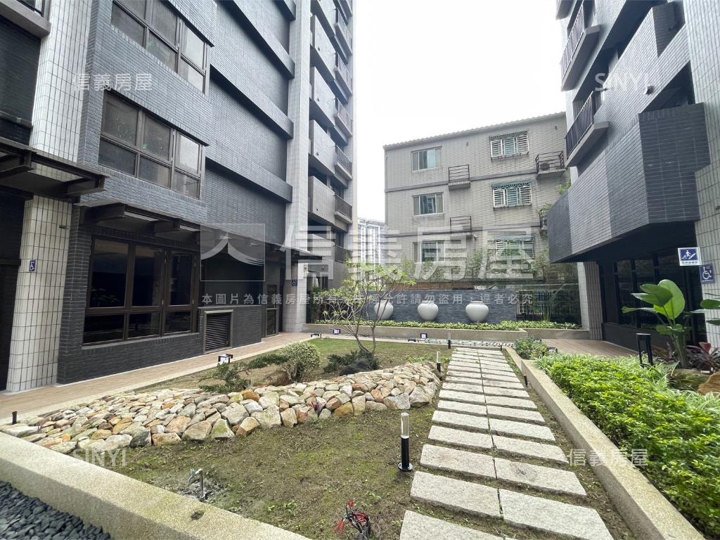 青埔誠佳品學精美三房車位房屋室內格局與周邊環境