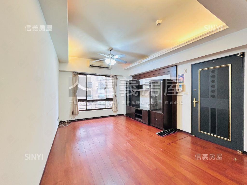 近藝文阿曼次頂樓三房車位房屋室內格局與周邊環境