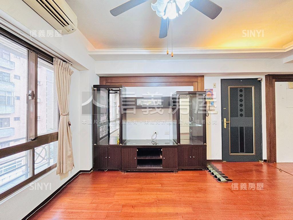 近藝文阿曼次頂樓三房車位房屋室內格局與周邊環境