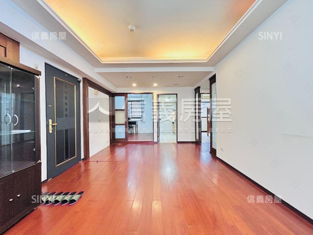 近藝文阿曼次頂樓三房車位房屋室內格局與周邊環境