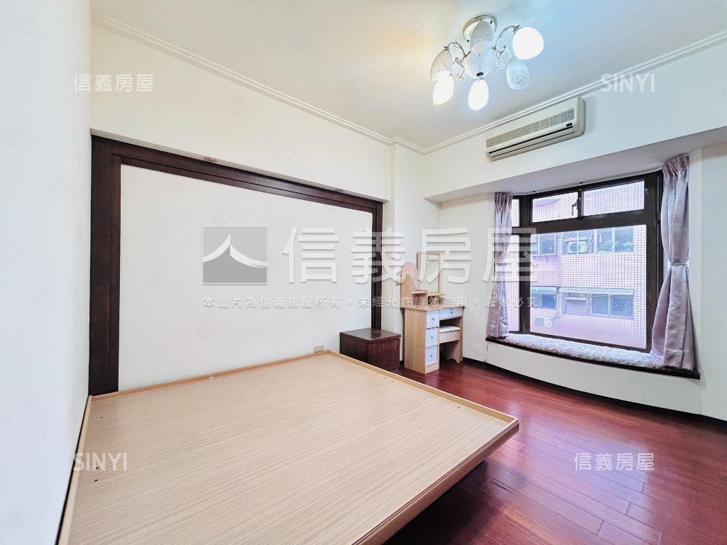 近藝文阿曼次頂樓三房車位房屋室內格局與周邊環境