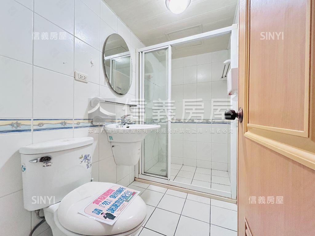 近藝文阿曼次頂樓三房車位房屋室內格局與周邊環境